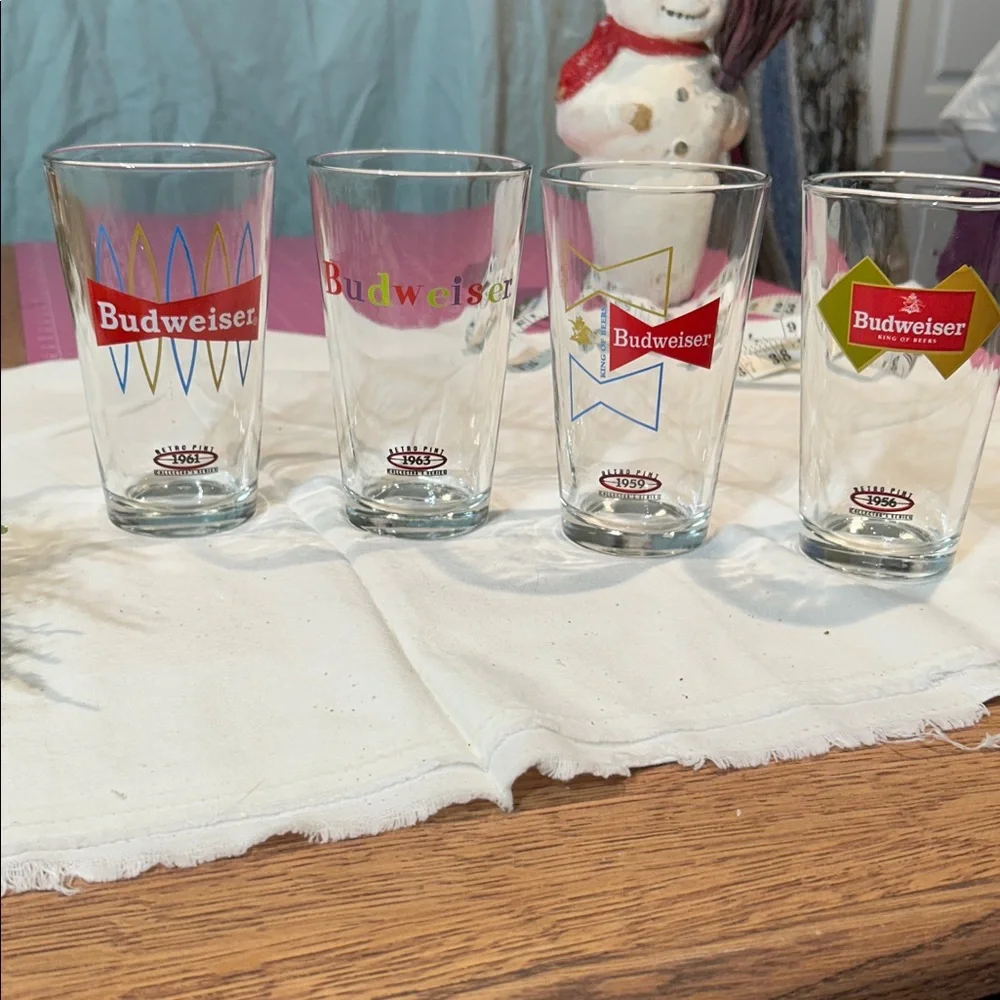 Budweiser Logo 14 piece Glass Set - Red and Black Accents - Picture 2 of 4